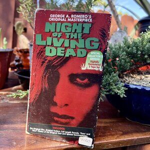 2-Tape Night of the Living Dead Collectors Edition VHS Original & Extras Horror